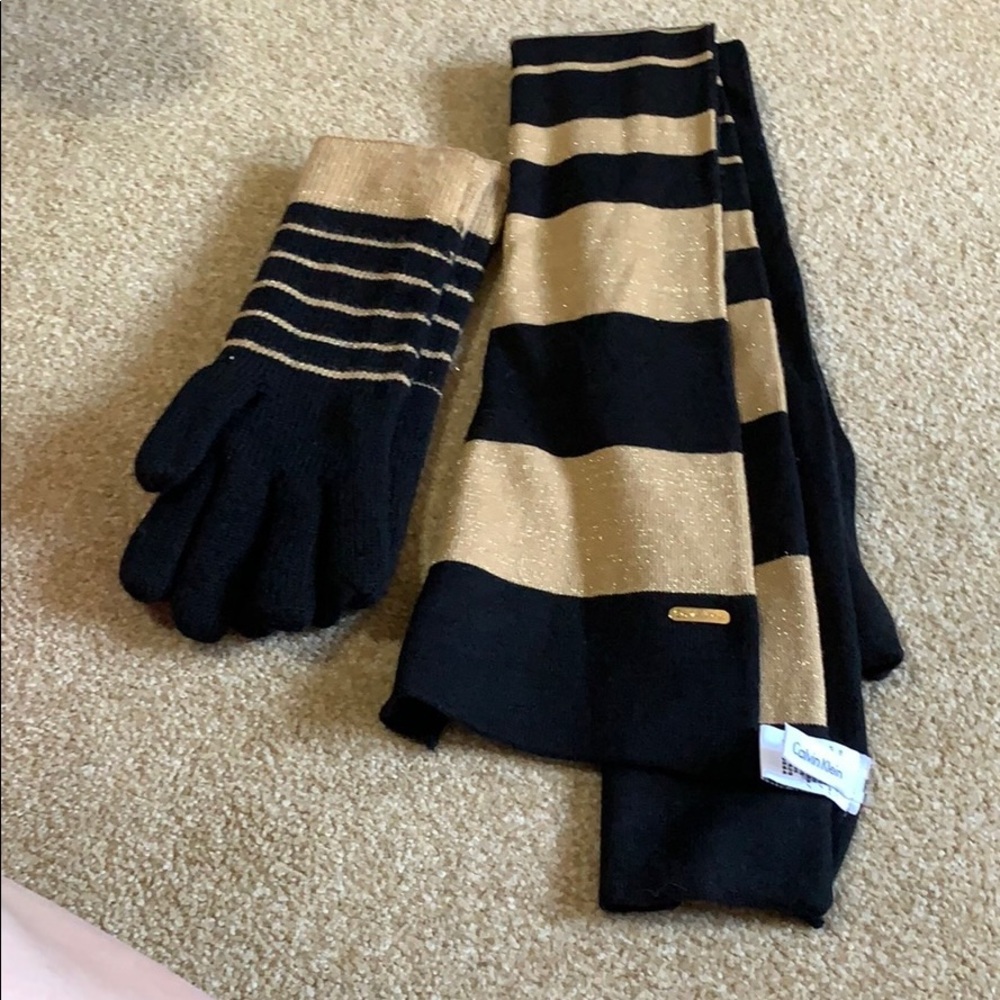Scarf and gloves